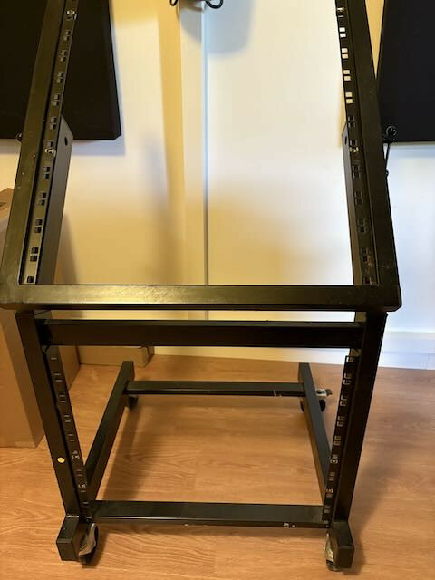 Konig & Meyer 42020 Carrito con Rack de 19" Negro