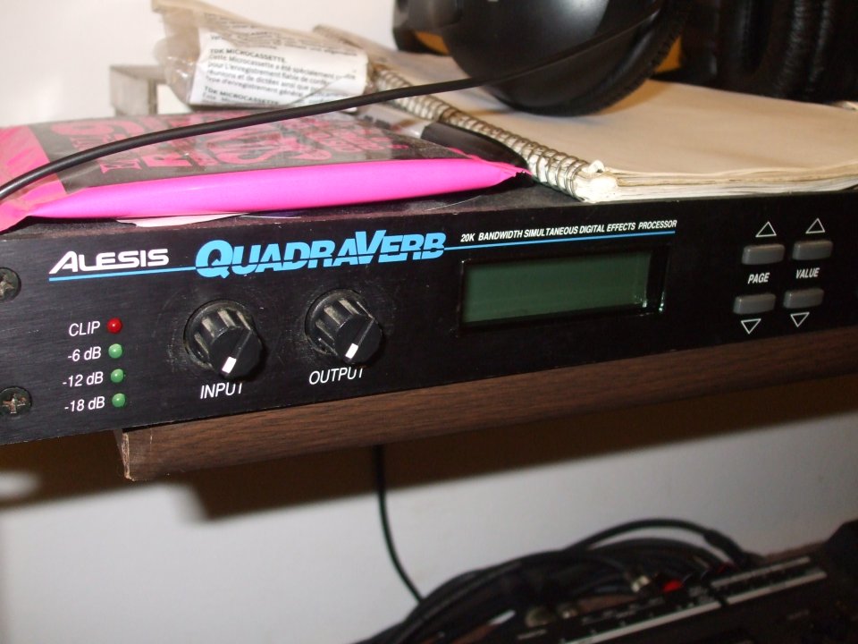 Alesis QuadraVerb 20k Bandwidth Simultaneous Digital Effects Processor