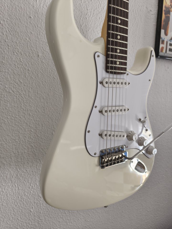 Fender Stratocaster Performer Artic White