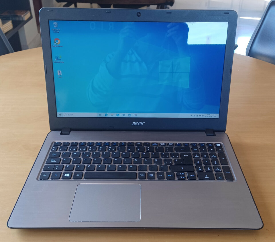 Ordenador portátil Acer i7 6500U. Ram 12GB DDR4. SSD 128GB+1TB HDD