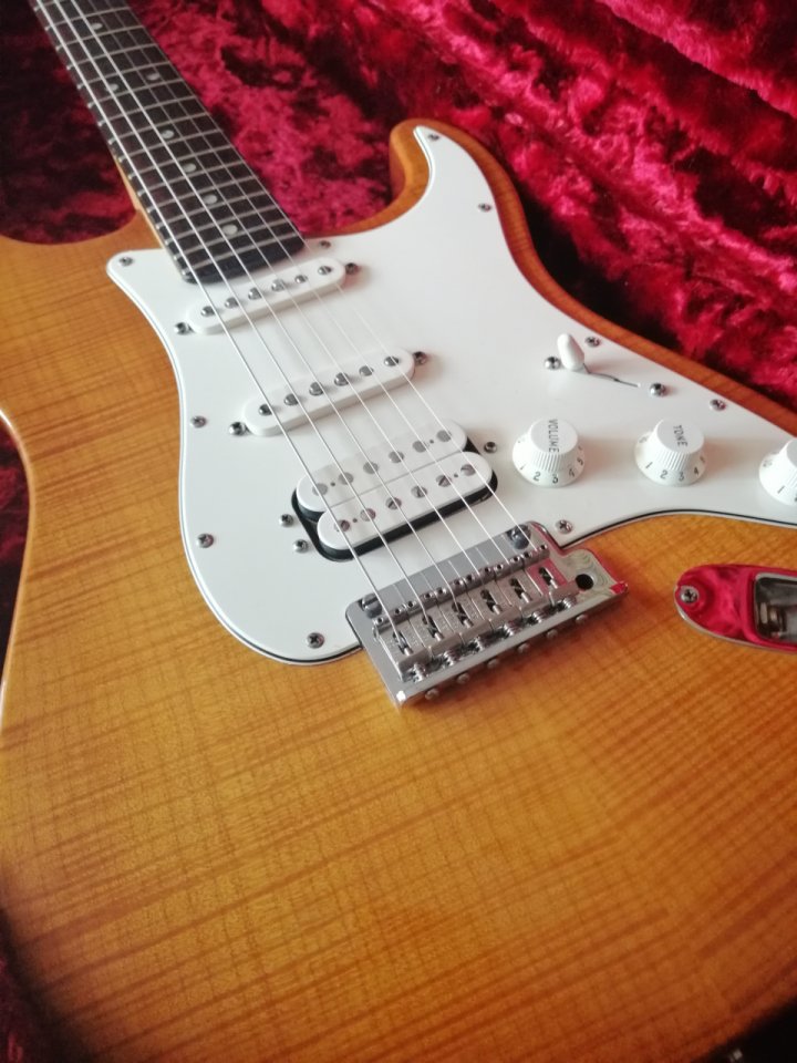 Fender Stratocaster American Select de segunda mano · Foto 2 de 8 · Málaga · 2200 €