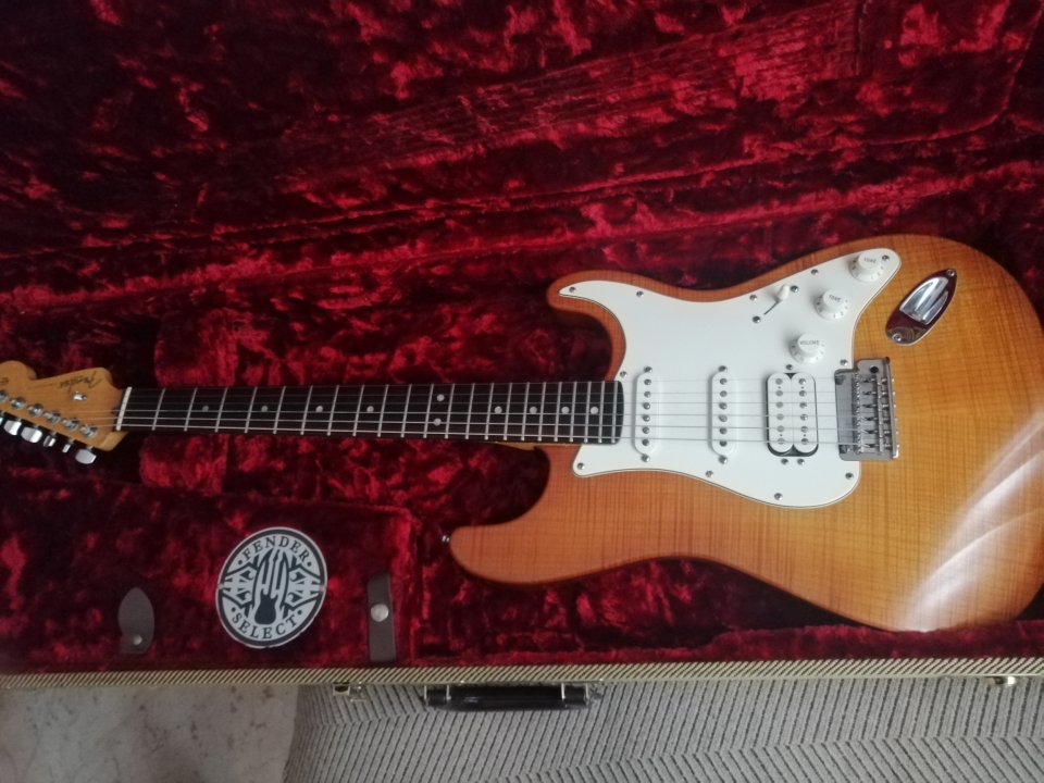 Fender Stratocaster American Select de segunda mano · Foto 3 de 8 · Málaga · 2200 €