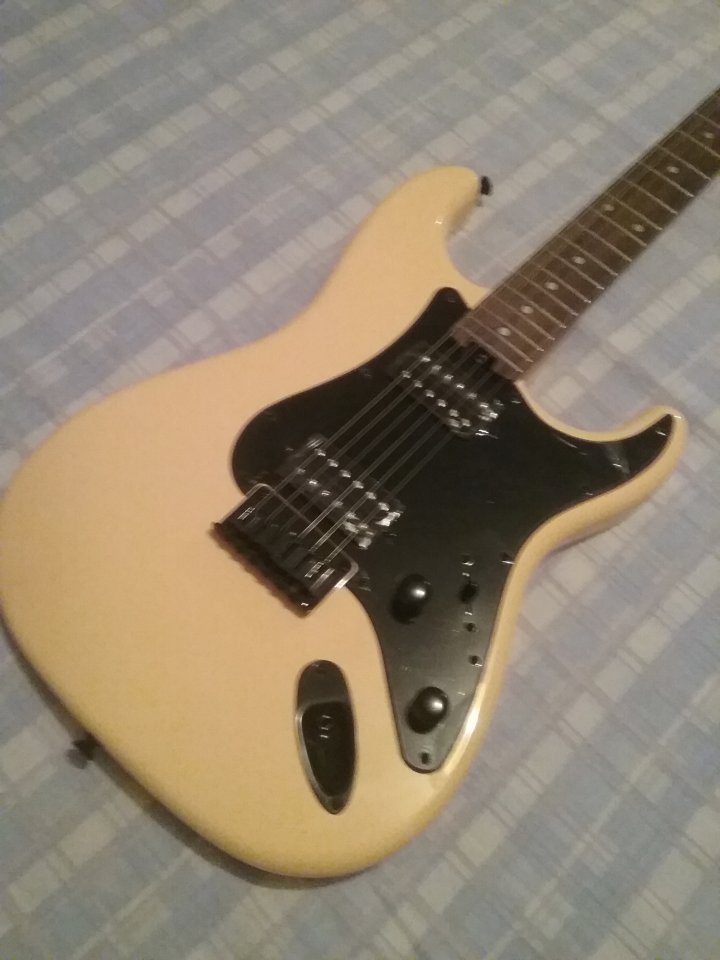 Harley Benton ST-Modern HH DS de segunda mano · Foto 8 de 10 · Madrid · 110 €