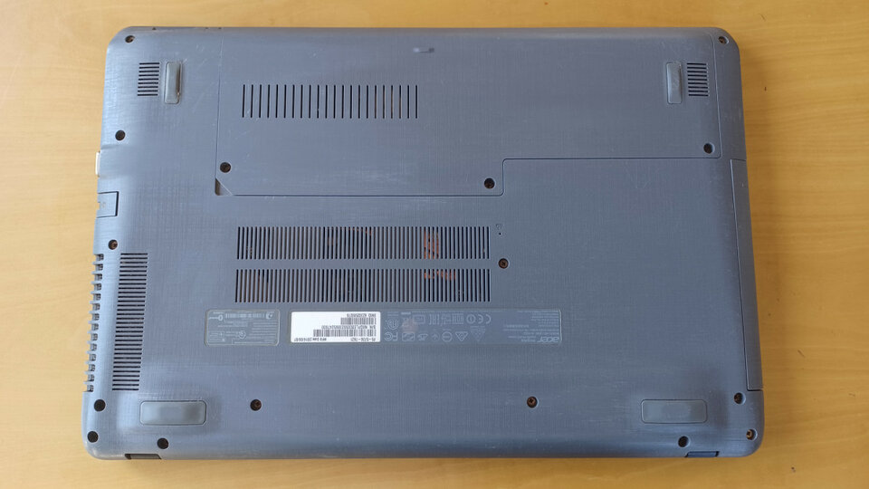 Ordenador portátil Acer i7 6500U. Ram 12GB DDR4. SSD 128GB+1TB HDD de segunda mano · Foto 4 de 9 · Madrid · 200 €