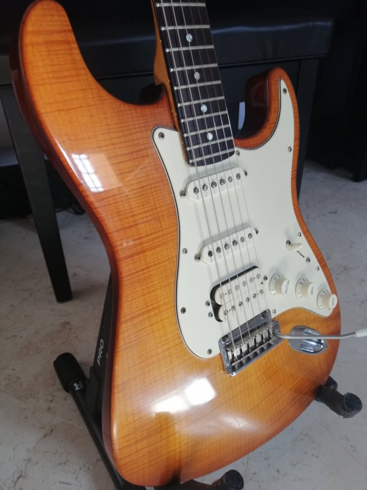 Fender Stratocaster American Select de segunda mano · Foto 5 de 8 · Málaga · 2200 €