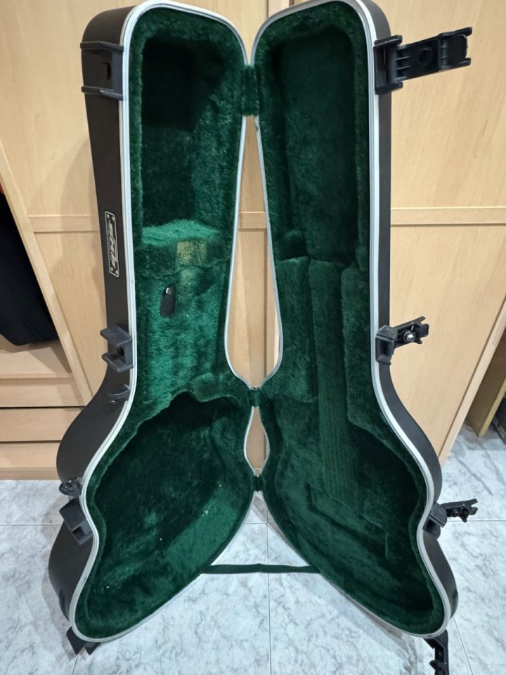 Estuche SKB acústica dreadnought