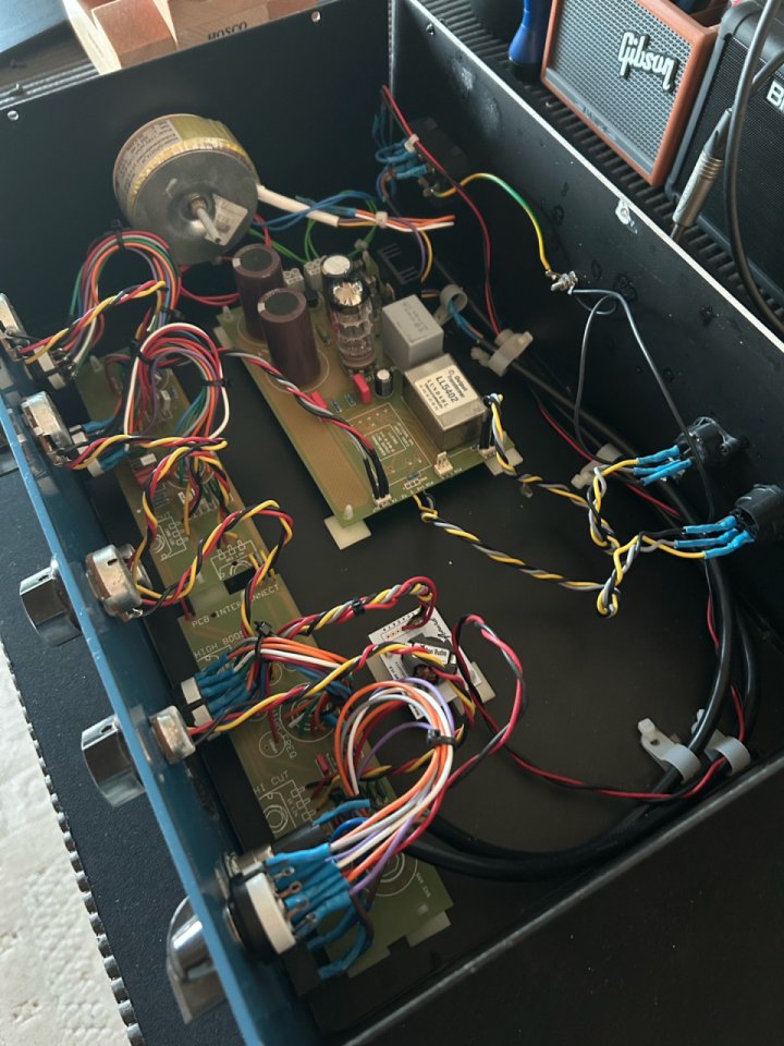 Ecualizador tipo PULTEC válvulas