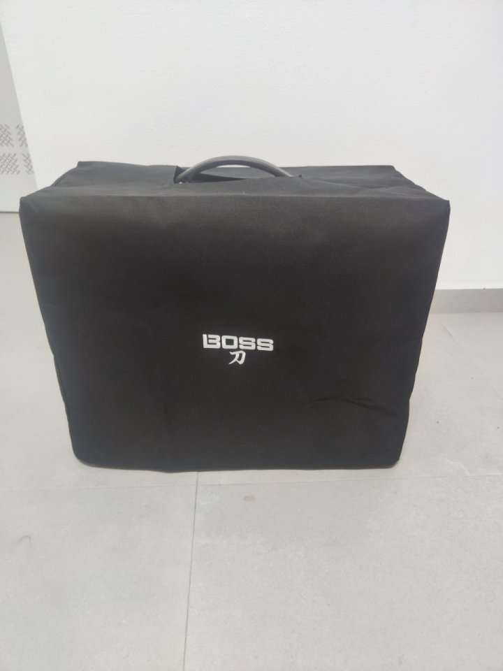 Boss Katana 100w + pedalera GA-FC + funda Boss