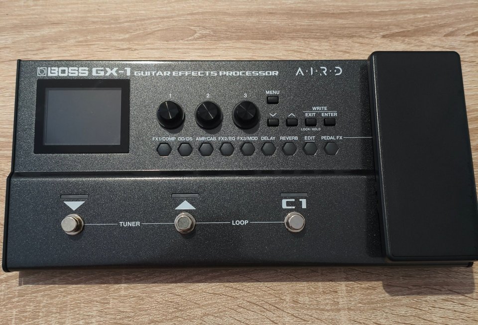 Boss GX-1 con ticket de compra de segunda mano · Foto 1 de 5 · Madrid · 160 €