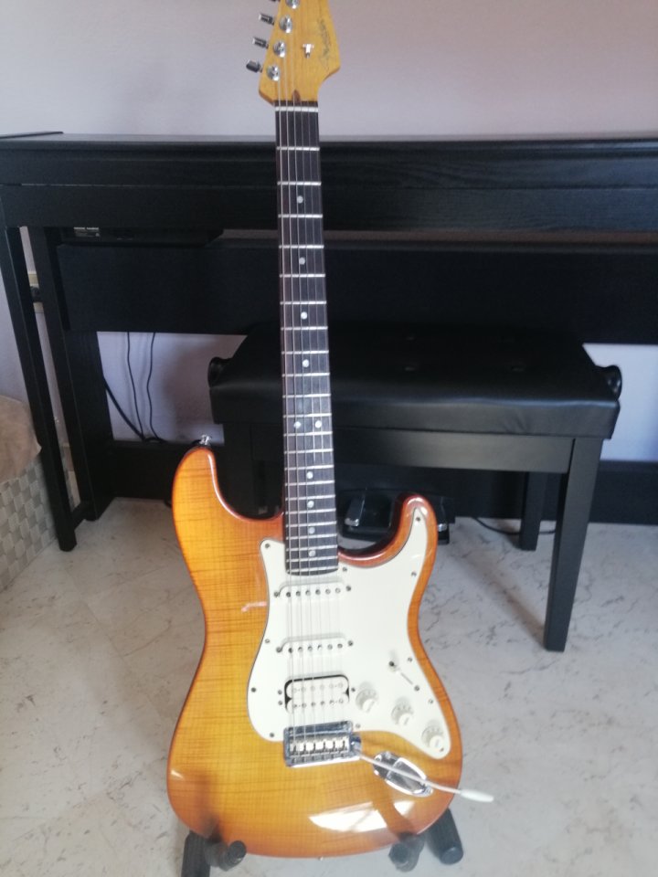 Fender Stratocaster American Select de segunda mano · Foto 6 de 8 · Málaga · 2200 €