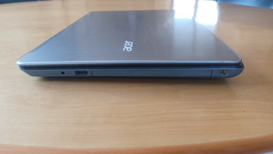 Ordenador portátil Acer i7 6500U. Ram 12GB DDR4. SSD 128GB+1TB HDD de segunda mano · Foto 8 de 9 · Madrid · 200 €