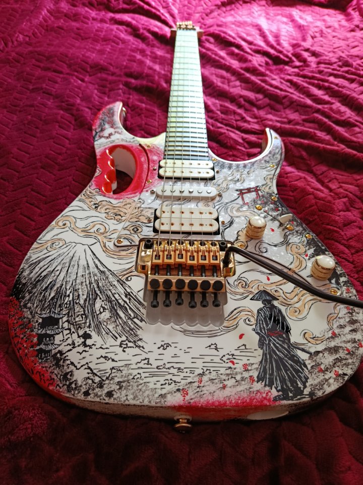 Customiza tu Guitarra Eléctrica! de segunda mano · Foto 1 de 9 · Cantabria · 250 €