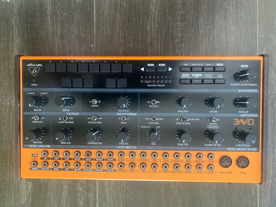 Vendo Nord Rack 2 (199X), Moog DFAM, O-Coast, Microfreak, Behringer Crave. Precio por lote, todos funcionando