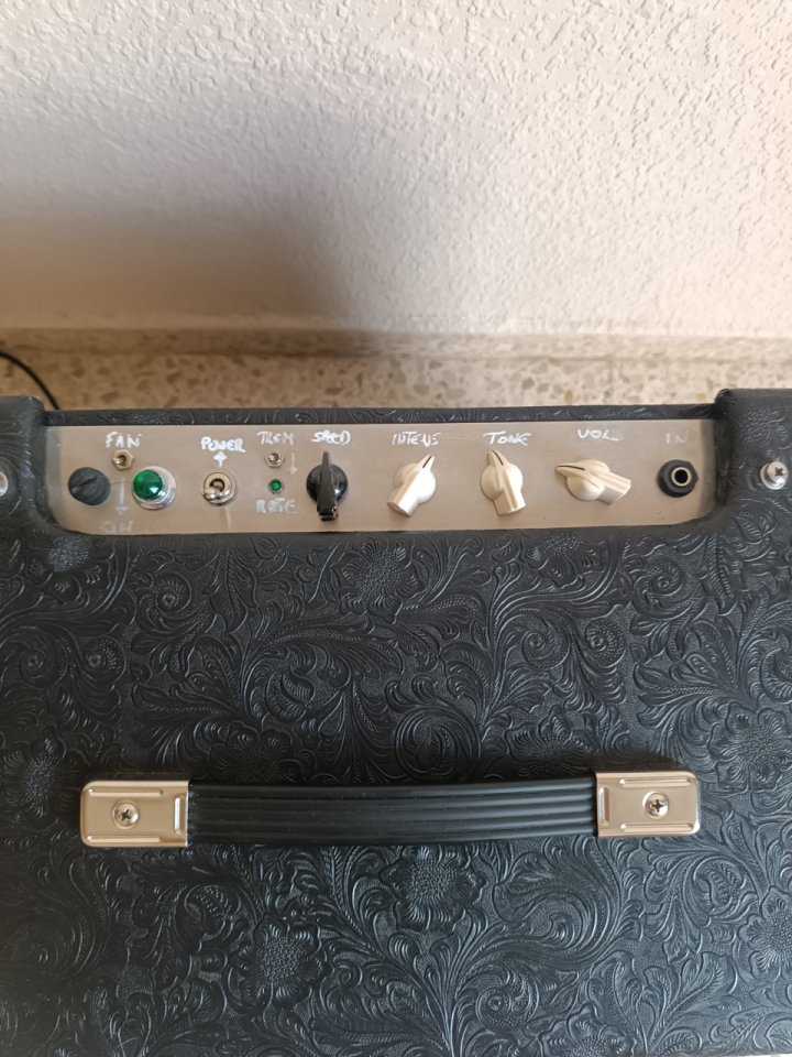 Ampeg J12-T Guitarra de segunda mano · Foto 3 de 9 · Córdoba · 200 €