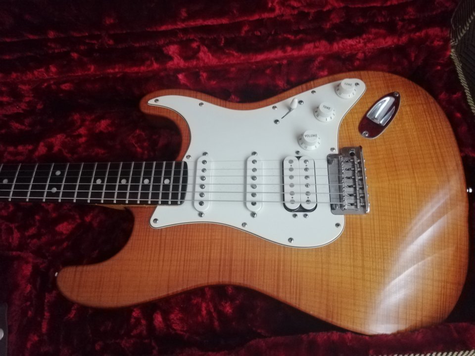 Fender Stratocaster American Select de segunda mano · Foto 1 de 8 · Málaga · 2200 €
