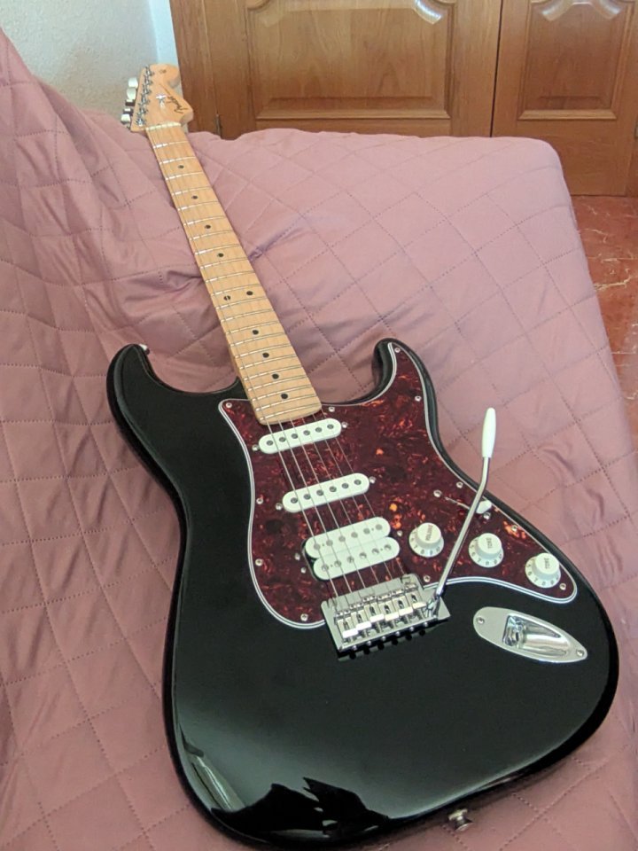 Cambio Fender Stratocaster de segunda mano · Foto 1 de 4 · Alicante