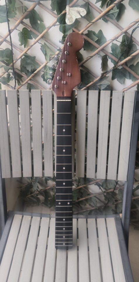 Mástil Stratocaster Relic, medidas Fender de segunda mano · Foto 1 de 7 · Murcia · 65 €