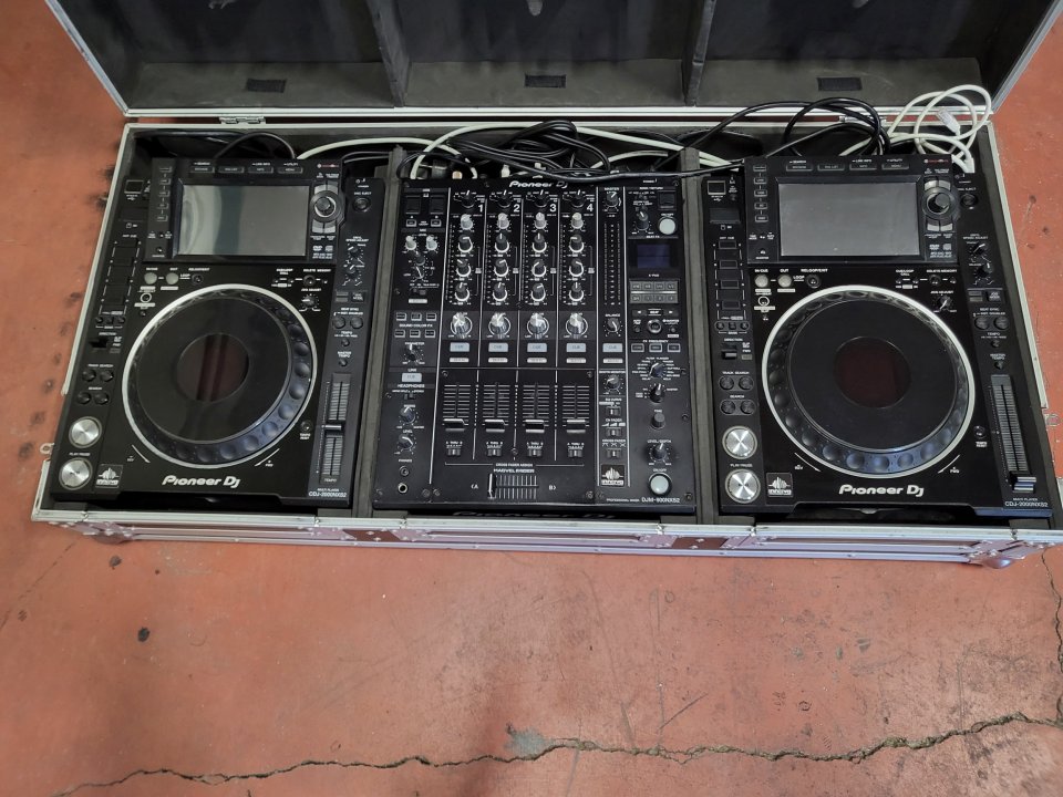 Cabina Pioneer NX2 de segunda mano · Foto 1 de 4 · Toledo · 4500 €
