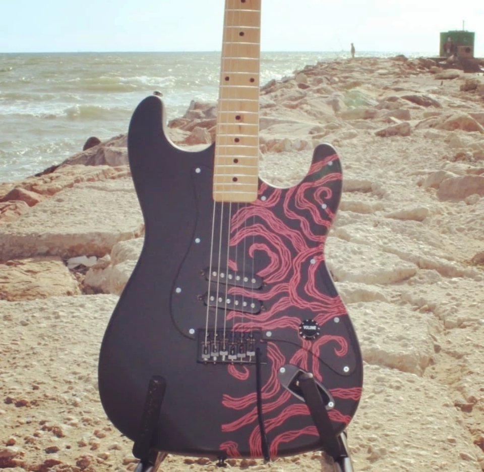 Customiza tu Guitarra Eléctrica! de segunda mano · Foto 6 de 9 · Cantabria · 250 €
