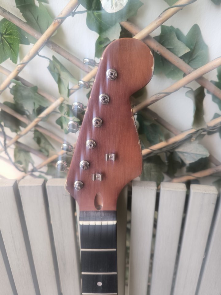 Mástil Stratocaster Relic, medidas Fender de segunda mano · Foto 4 de 7 · Murcia · 65 €