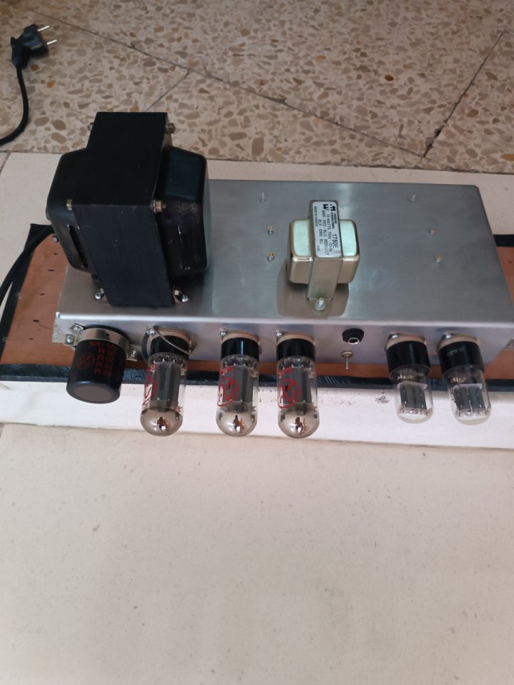 Ampeg J12-T Guitarra de segunda mano · Foto 9 de 9 · Córdoba · 200 €