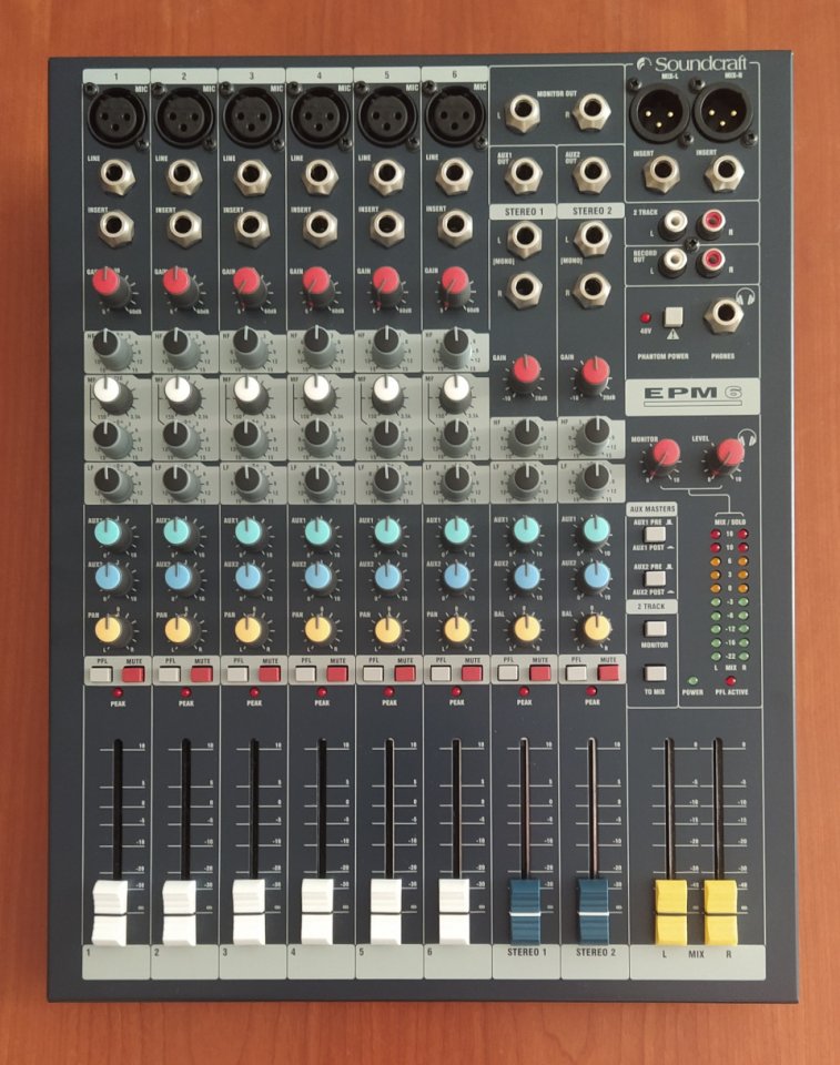 Soundcraft epm6 + Case Thomann de segunda mano · Foto 1 de 10 · Valencia · 230 €