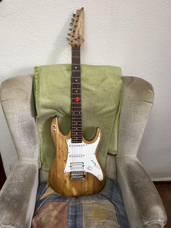 Ibanez stratocaster de segunda mano · Foto 1 de 7 · Madrid · 130 €