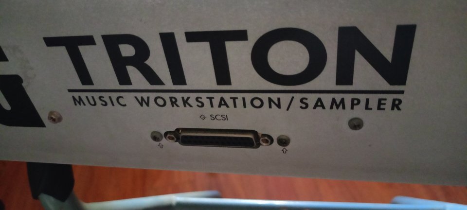 Korg Tritón Scsi+Memoria