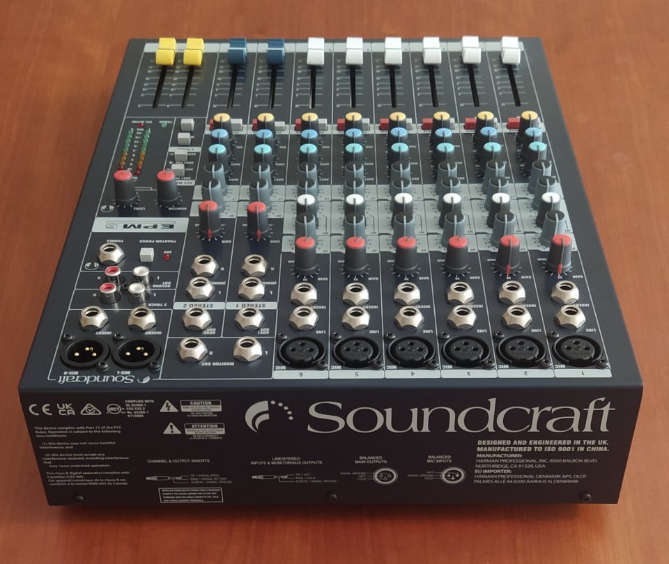 Soundcraft epm6 + Case Thomann de segunda mano · Foto 4 de 10 · Valencia · 230 €