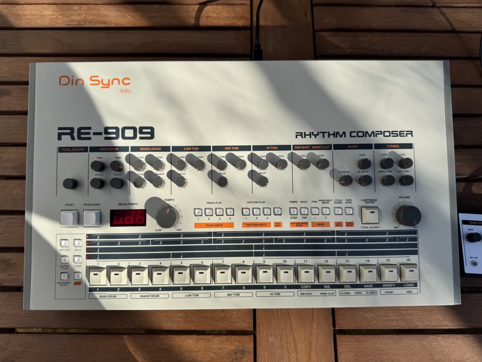 RE-909 Din Sync – TR-909 Replica | Handbuilt | Mods Avanzados