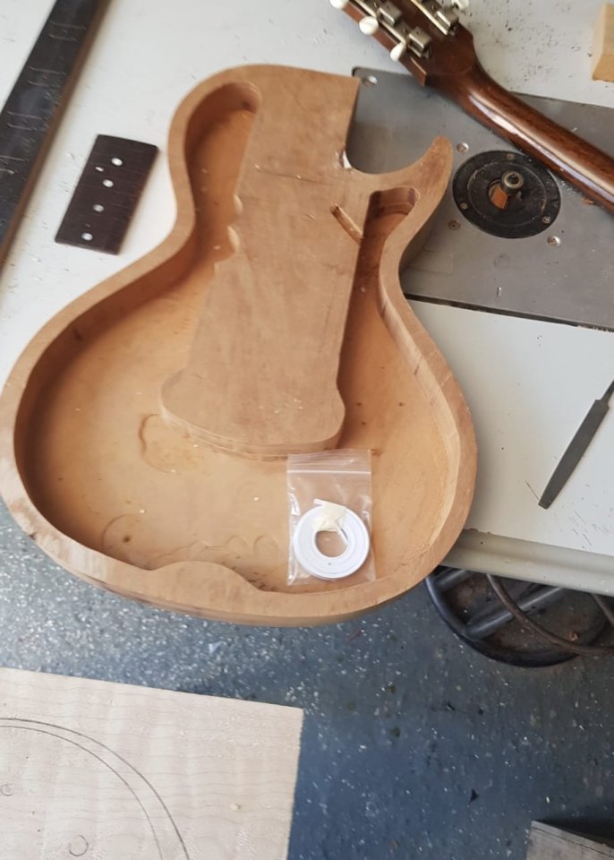 Guitarra Gibson/Luthier tipo B&G