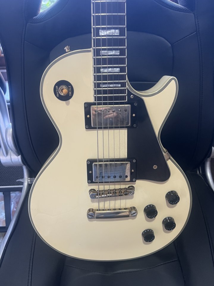 Tokai Les Paul Custom white con Bareknuckle the Mule y Burstbucker RESERVAD