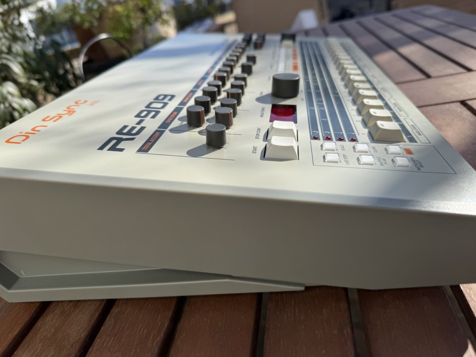 RE-909 Din Sync – TR-909 Replica | Handbuilt | Mods Avanzados