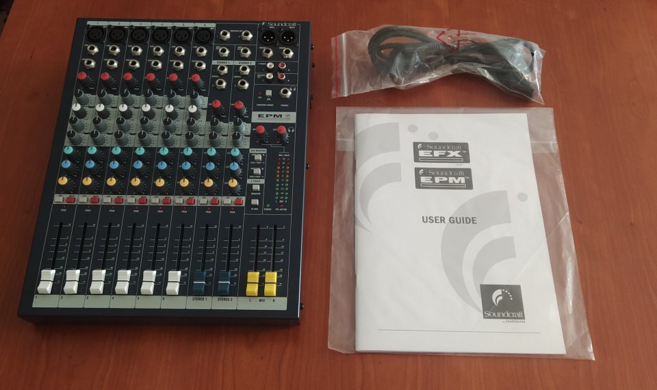 Soundcraft epm6 + Case Thomann de segunda mano · Foto 6 de 10 · Valencia · 230 €