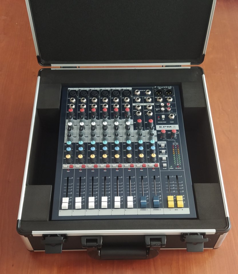 Soundcraft epm6 + Case Thomann de segunda mano · Foto 7 de 10 · Valencia · 230 €