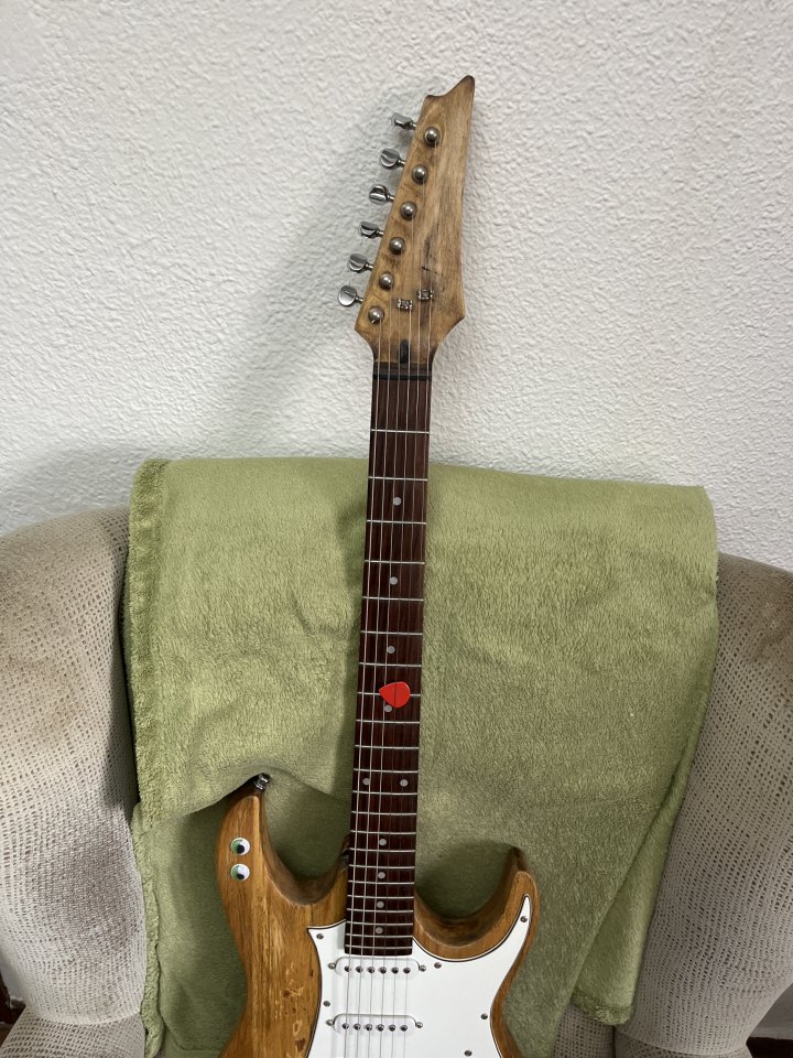 Ibanez stratocaster de segunda mano · Foto 7 de 7 · Madrid · 130 €