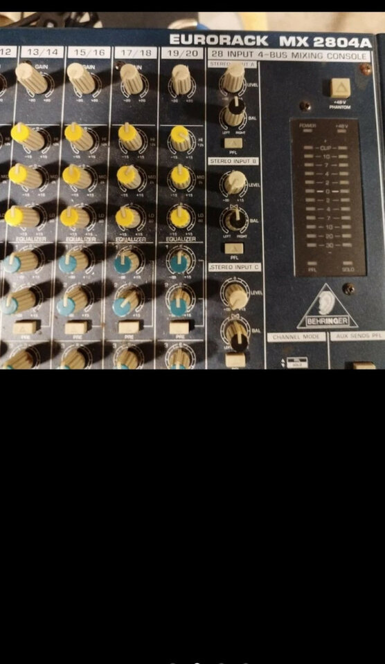 Behringer Eurorack MX2804A 28IN+4BUS