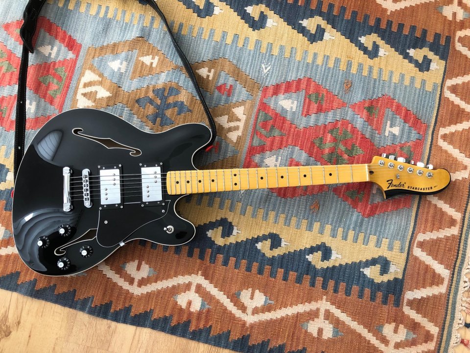 COMPRO Fender Modern Player Starcaster Negra o Squier Classic Vibe Walnut