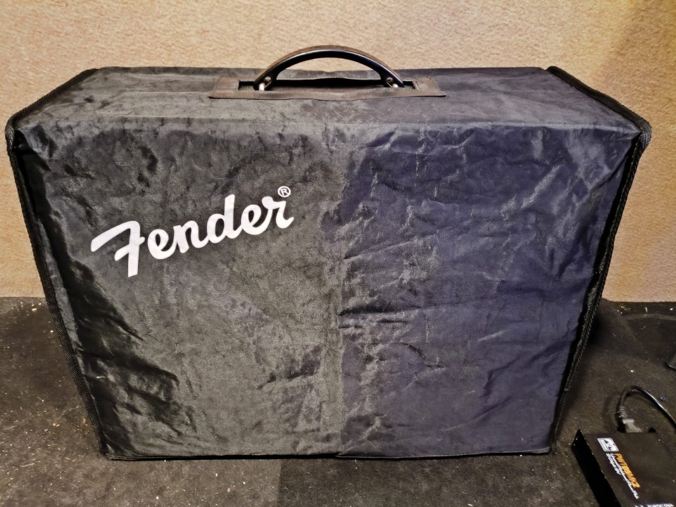Fender Hot Rod Deluxe III de segunda mano · Foto 3 de 3 · Madrid · 550 €