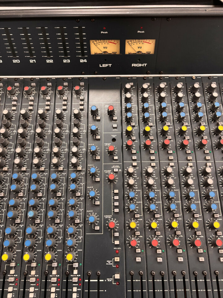 Mesa Soundcraft 6000 de segunda mano · Foto 3 de 7 · Málaga · 2000 €