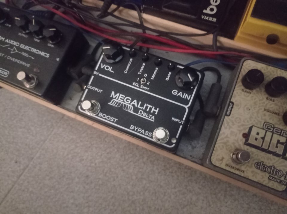 MI Megalith Delta distortion
