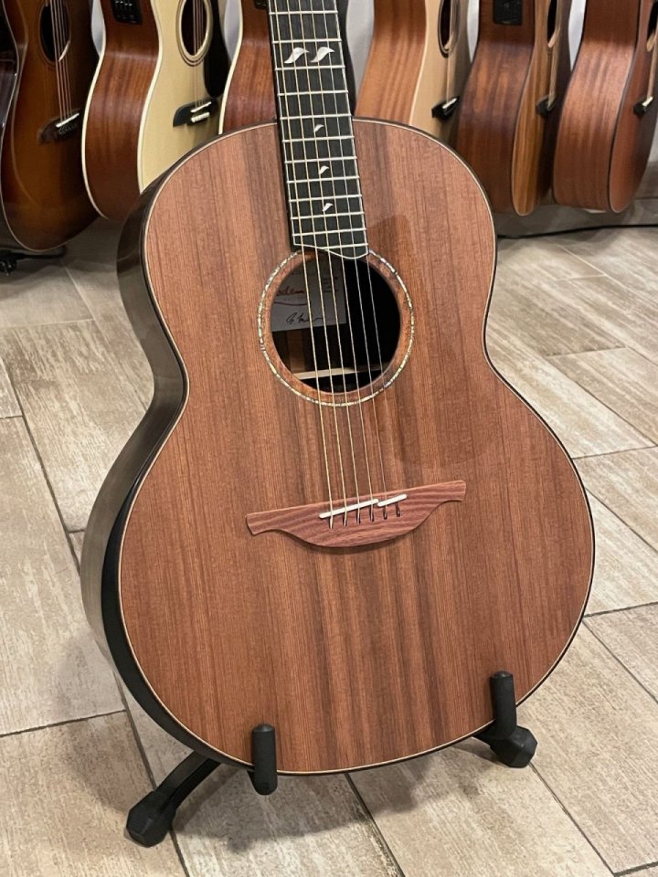 LIQUIDACIÓN! Lowden F50 Sinker Redwood and Macassar Ebony, Bevel de segunda mano · Foto 1 de 10 · Zaragoza · 7900 €