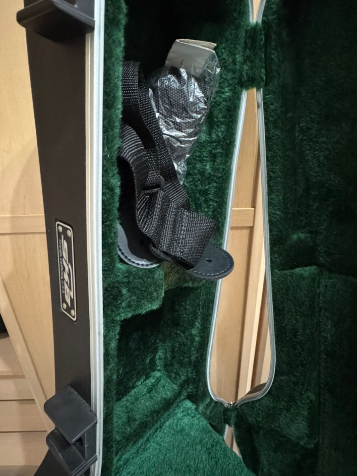 Estuche SKB acústica dreadnought