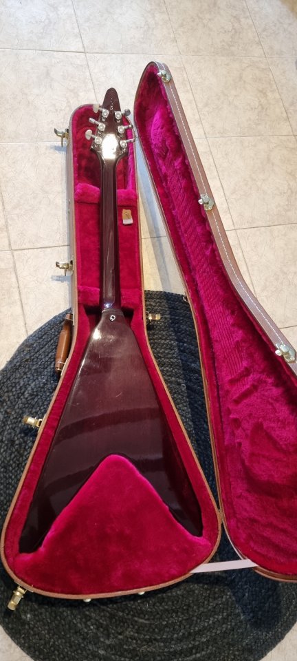 Gibson Flying V Cherry 2018 de segunda mano · Foto 3 de 3 · Madrid · 1550 €