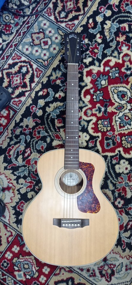 Electroacústica Guild mini Jumbo de segunda mano · Foto 2 de 6 · A Coruña · 320 €