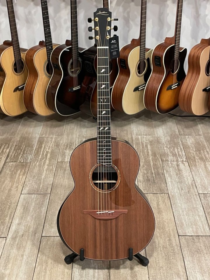 LIQUIDACIÓN! Lowden F50 Sinker Redwood and Macassar Ebony, Bevel de segunda mano · Foto 2 de 10 · Zaragoza · 7900 €