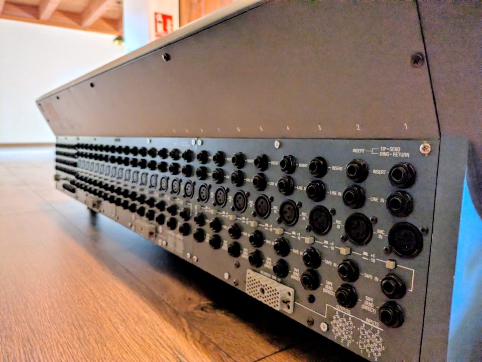 Mesa de Mezclas Alesis x2 de segunda mano · Foto 5 de 6 · Huesca
