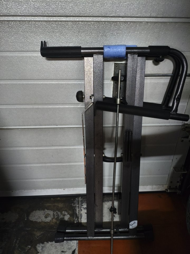 Soporte para dos teclados o pié de teclados doble marca Guil