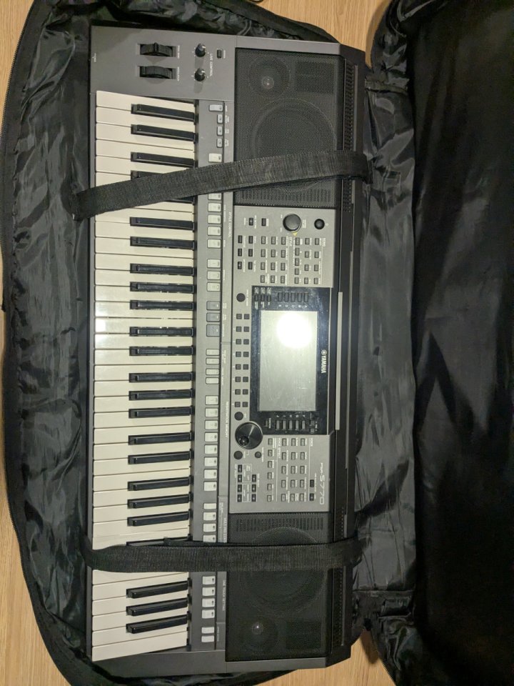 Yamaha PSR S770