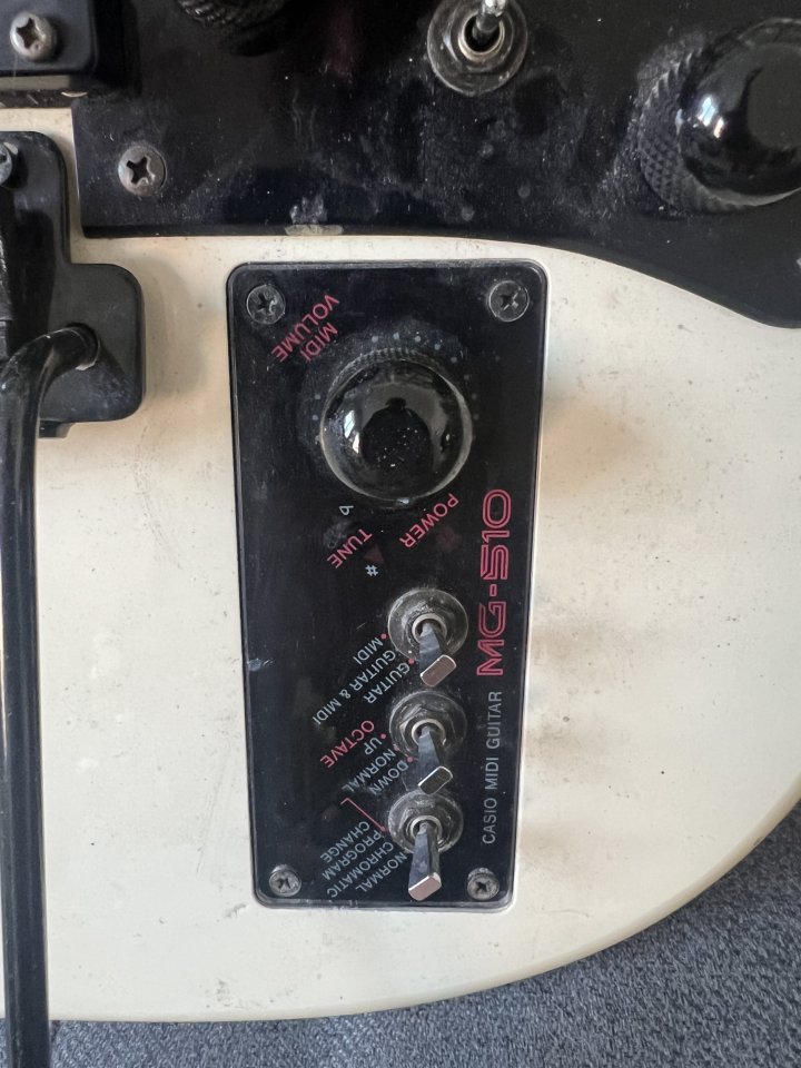 Casio Mg 510 guitarra MIDI de segunda mano · Foto 3 de 6 · Madrid · 549 €